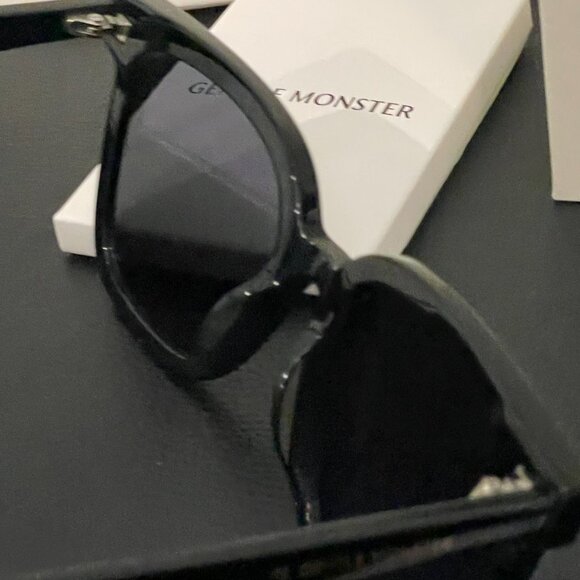 Gentle Monster Bold Black Sunglasses Gold Accent Viral Style main image 6